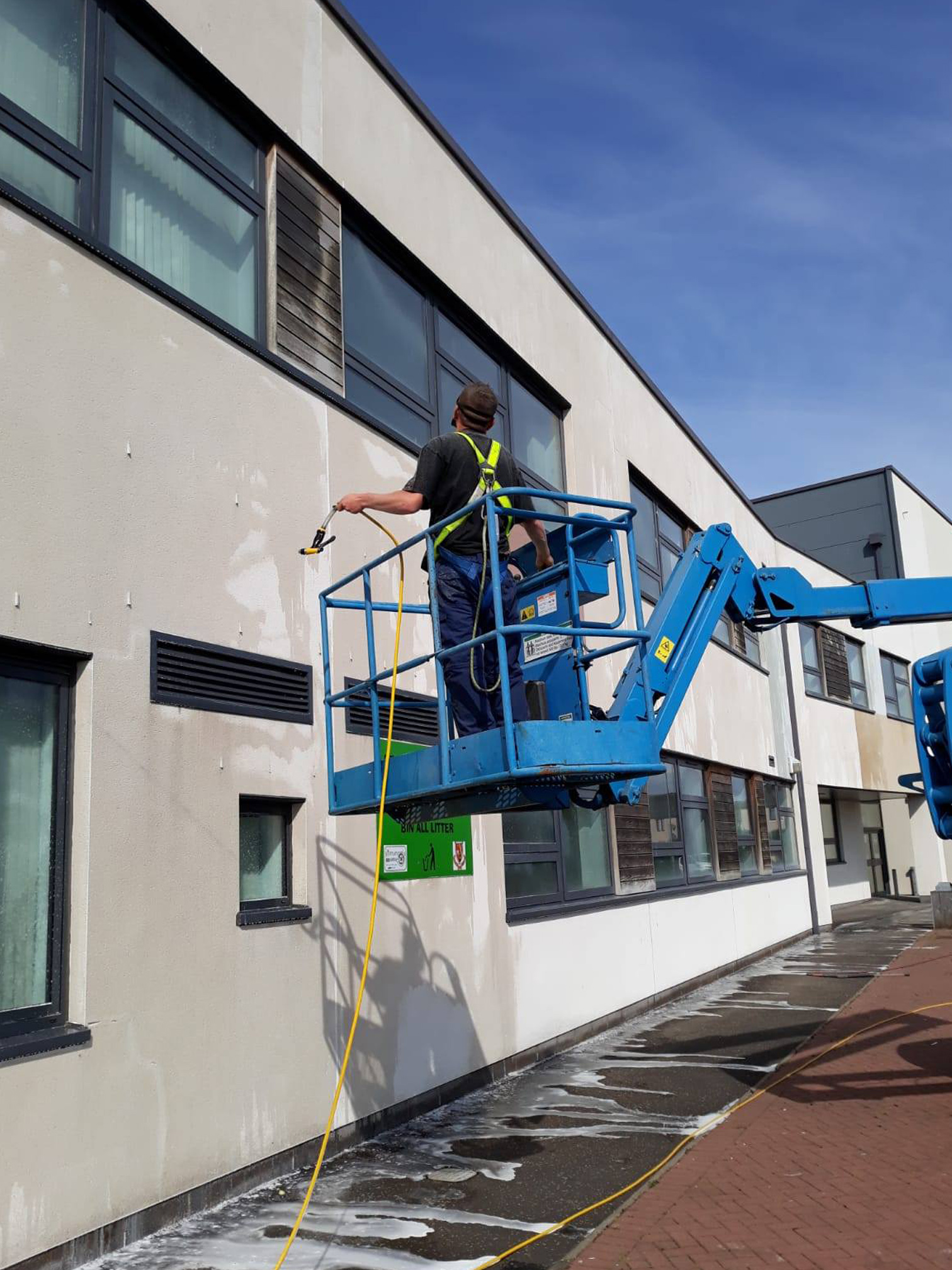 Window cleaning with a hydraulic platform Scotland Window cleaning with a hydraulic platform Scotland