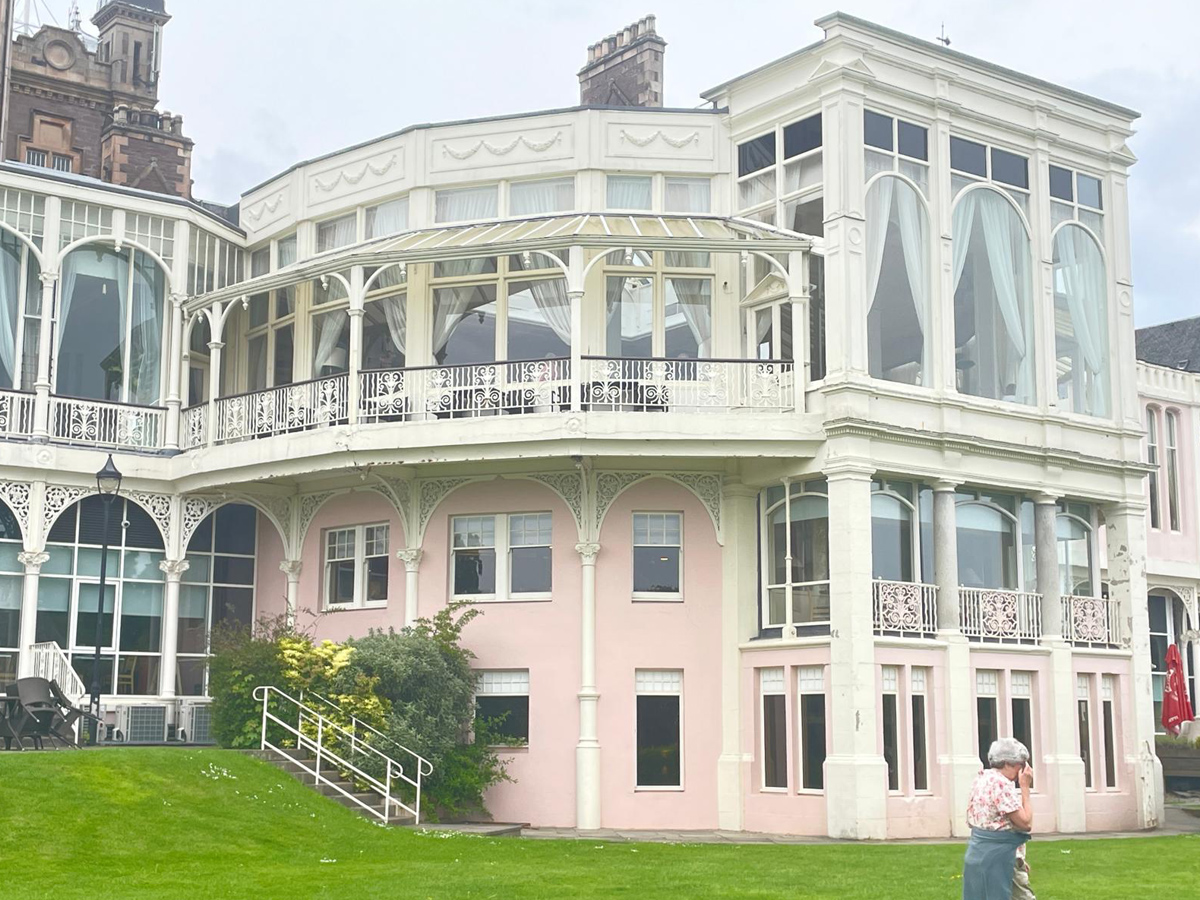 Window cleaning contractor for hotels in Scotland